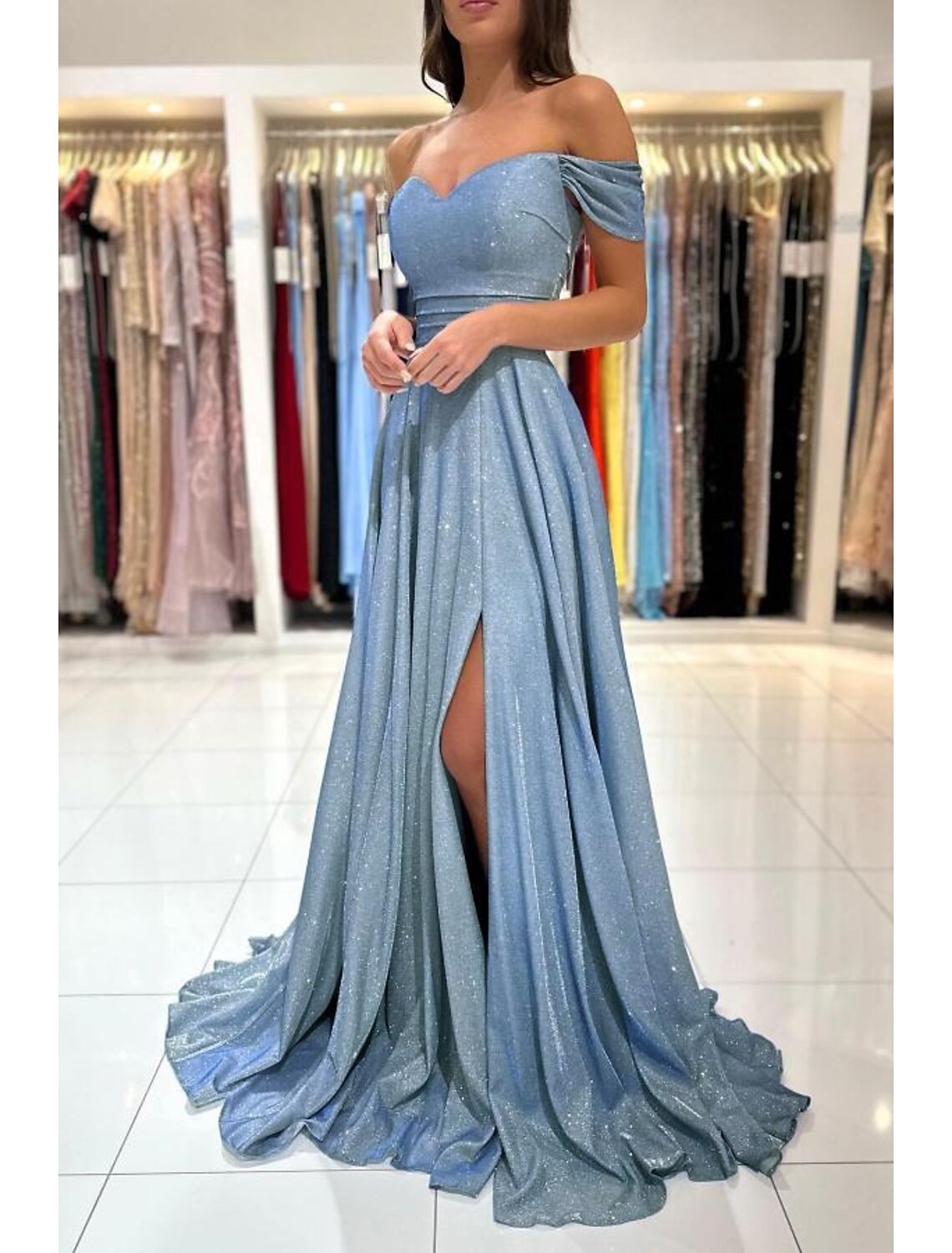 Vestido de noche de corte A, vestido sexy para boda, para invitada de boda, cola de corte, sin mangas, hombros descubiertos, vestido de dama de honor, tela de lúrex con abertura de lentejuelas fruncidas